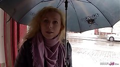 Deutsche Hausfrau bei echten Strassen Casting in Berlin für Geld AO gefickt - German MILF